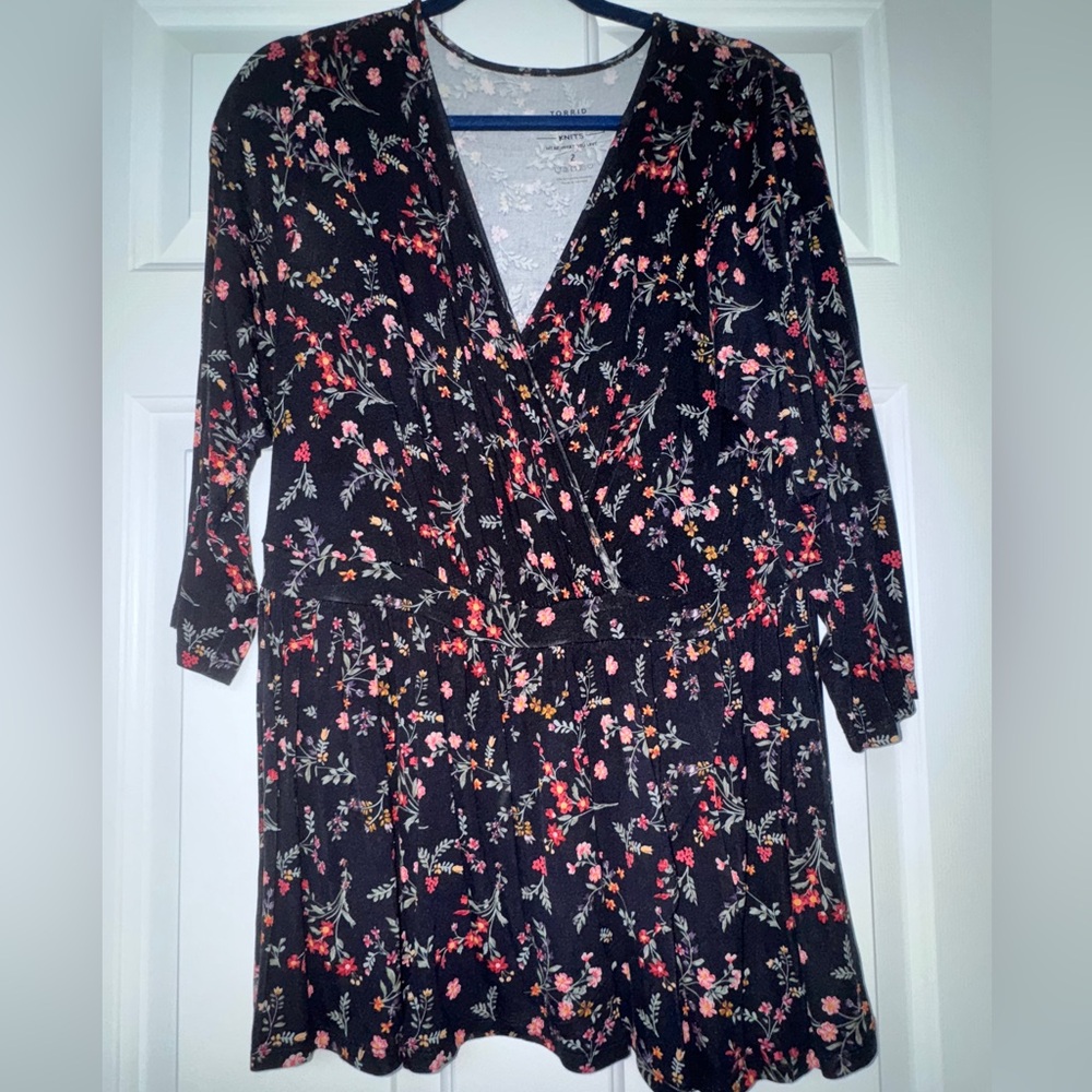 Torrid Super Soft Stretch Quarter Sleeve Top Size 2. Deep V-Neck style